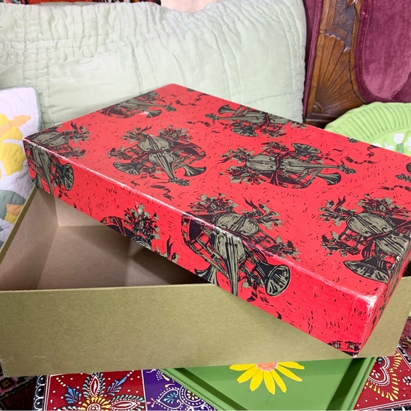 Vintage Christmas Box - Picture 3 of 7